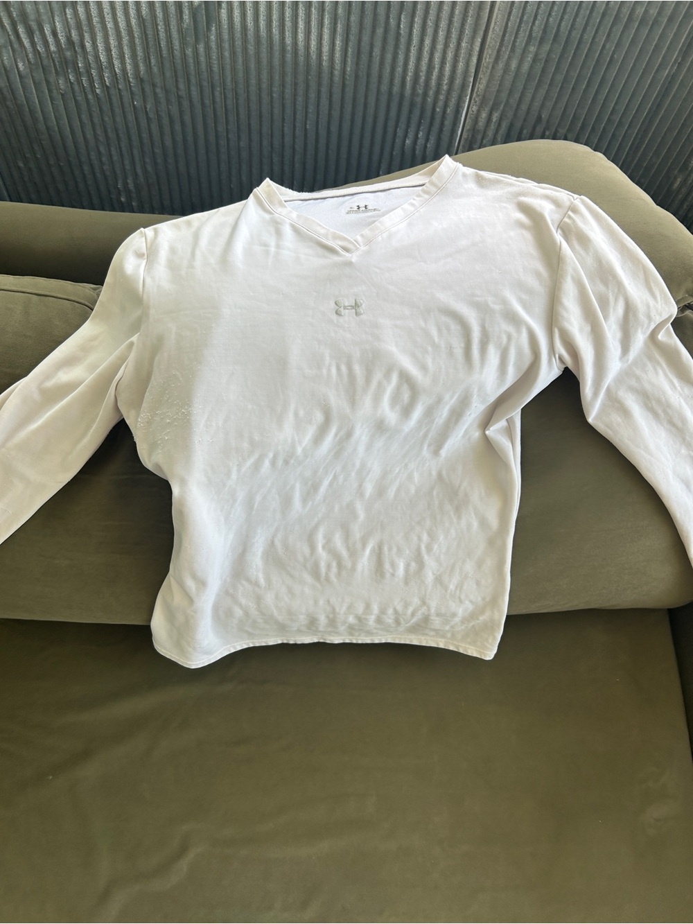 Under Armour women’s White V-Neck Long-Sleeve Sweater